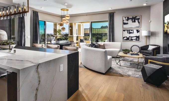 Summerlin Copropriété | Private Elevator 2 Bedrooms Luxury Condo with over 2,000+ Sq. Ft