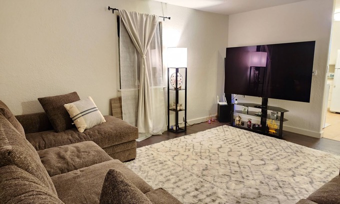 Lafayette Maison | Private entire 2-bedroom house with cozy backyard & patio close to 4 Downtowns