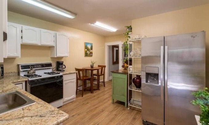 Midtown Sacramento Maison | Private entrance, Gated, Cozy, Comfy