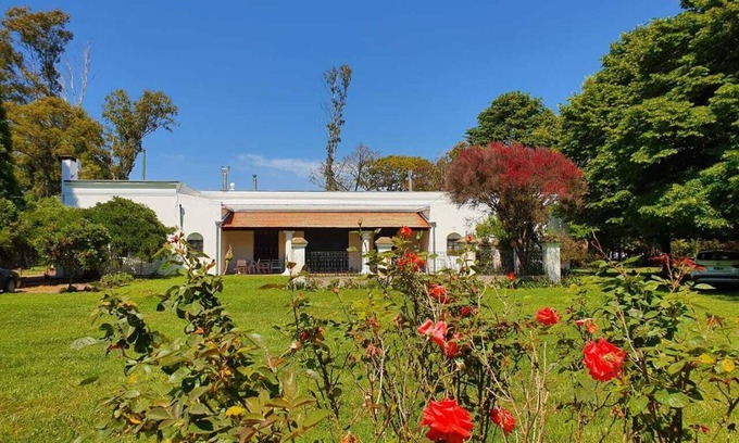 Chivilcoy Maison | Private Estate with large gardens, pool, wifi and animal farms