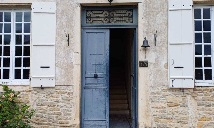 Tournus Lit Et Petit-Déjeuner | Private Family B&B Room "Violette"