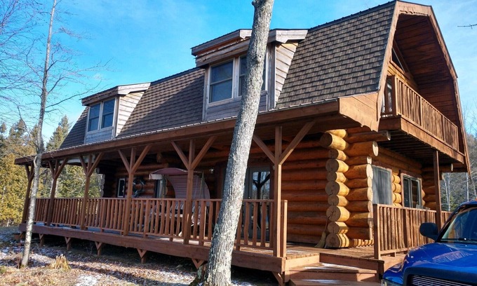 Stambaugh Cabine | Private, Family/Pet-Friendly, Log Cabin on Waterfront Chicaugon Lake Property.