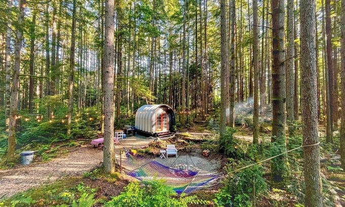 Southworth Cabine | Private Forest Glamping Cabin in Beautiful Port Orchard