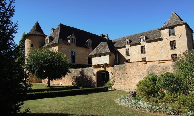 Saint-Medard-de-Presque Maison | Private room in a Castle