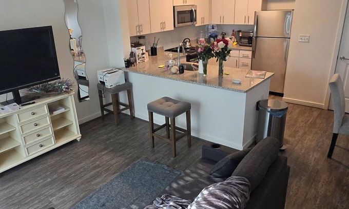 Cottage City Appartement | Private Furnished Room w/ Parking near Downtown