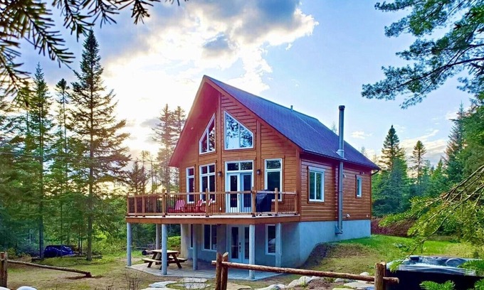 Saint Come Chalet De Ski | ★Private Getaway★ Spac w/ Outdoor Spa | St-Côme