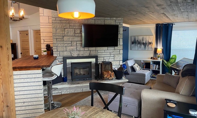 Valley Maison | Private getaway with lake and mountain views!
