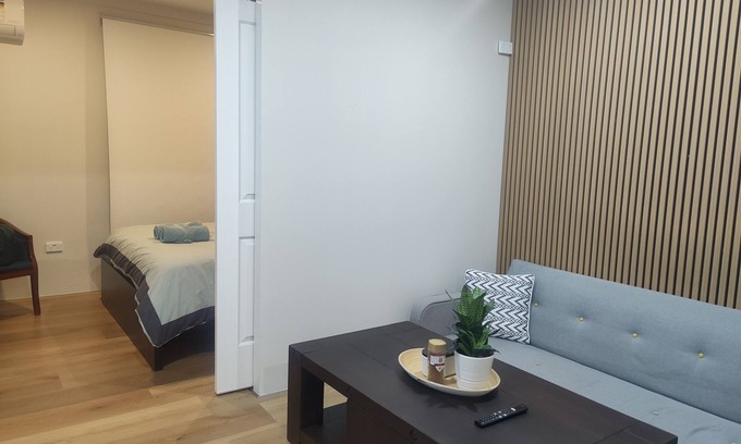 Jamboree Heights Appartement | Private Guest Studio with Ensuite for Long Short Stay