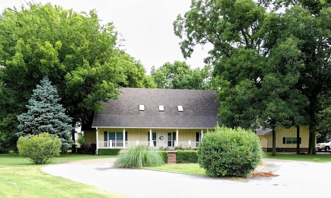 Prairie Grove Autre | Private Guest House 20 Minutes from U of A
