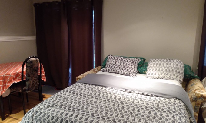 Kitchener Maison | Private Guest Suite for 2 with Separate Entrance, Kitchen and Bathroom