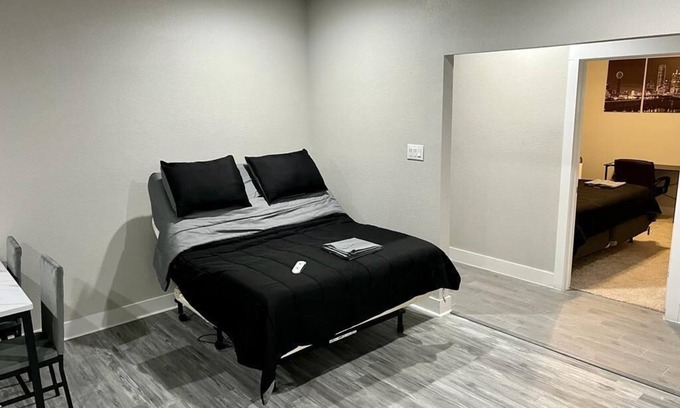 South Dallas - Fair Park Maison | Private Guesthouse near Downtown Dallas