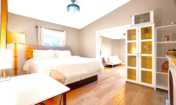 Paradise Appartement | Private Guestroom/Studio Unit In Southeast Las Vegas with WiFi, AC and King Bed.