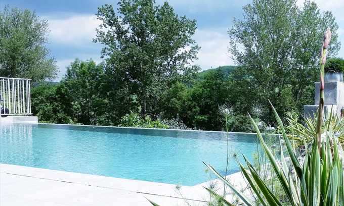 Bouloc Maison | Piscine débordement chauffée privée Campagne Calme Lauzerte Médiéval