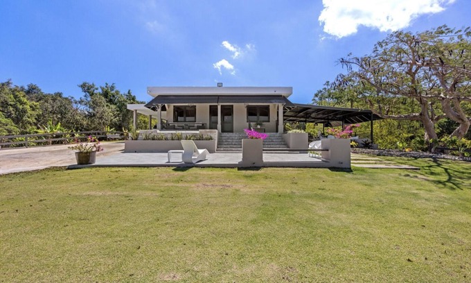 Tierras Nuevas Poniente Maison | Private Hill surrounded by natural mountains, neighbored to secluded beaches.