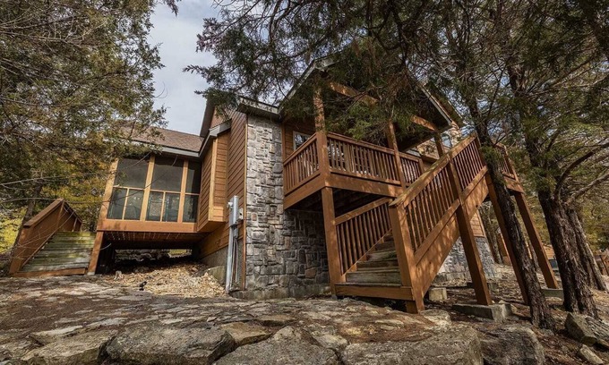 Branson West Maison | Private Home in StoneBridge Resort - Two Master Suites, Full Kitchen, Screened Porch, Grill