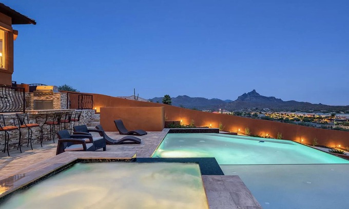 Fountain Hills Maison | Private Home in Scottsdale/Fountain Hills, AZ. Movie Theater, Pool, Hot Tub, Pool Table, Casita