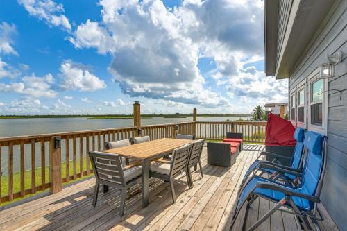 Hitchcock Maison | Private Home on Lagoon with Views in Hitchcock!