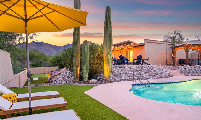 Tucson Maison | Private Home~Two Fire Pits~Salt Pool~Mini Golf~Theater~EARLY CHECK-IN