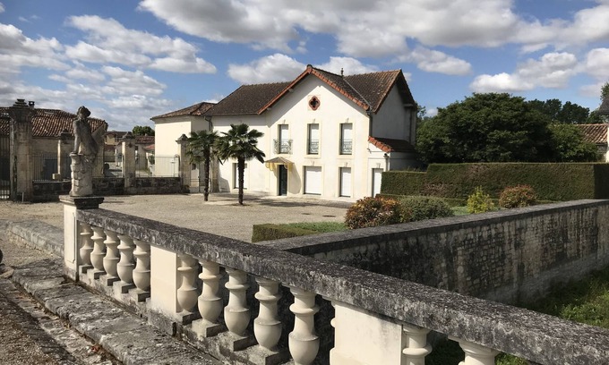 Vervant Maison | Maison dans un parc de chateau, piscine, jardins à la francaise