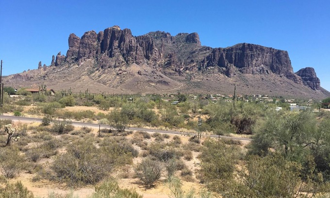 Apache Junction Maison | Maison privée / Superstition Mtns / 20 min Canyon Lake / Little House on praire