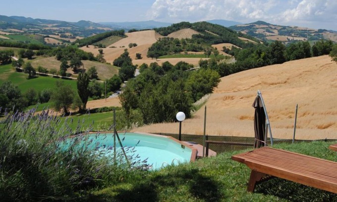 Acqualagna Maison | Résidence privée avec piscine privée et grand jardin clôturé. Animaux acceptés