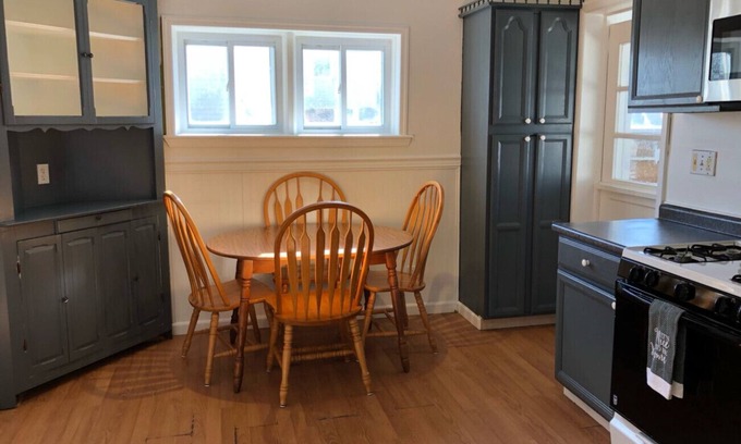 Perth Amboy Appartement | Private house with 3 bedrooms and 1 bathroom and free parking convenient to NYC Manhattan bus and train
