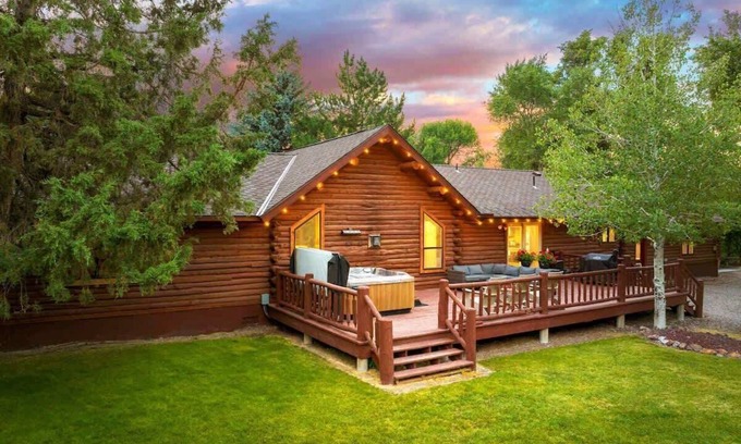 Rigby Cabine | Basecamp Stays: Private Island, Fire Pit, & Arcade