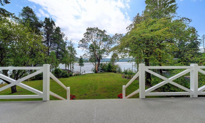 Shawnigan Lake Maison | Private Lakefront Home on 1.2 acres with 400ft of waterfront + docks