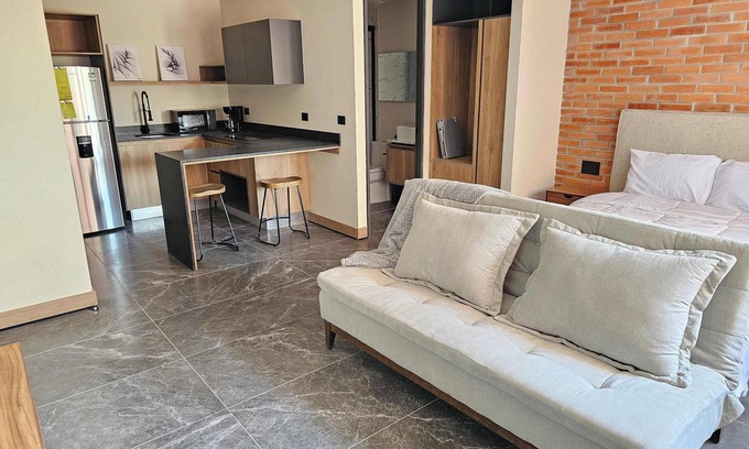 Lafayette Appartement | Private Loft Walking Distance from CAS | Duna S.