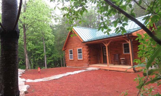 Fletcher Cabine | Private log cabin on 3.5 acres