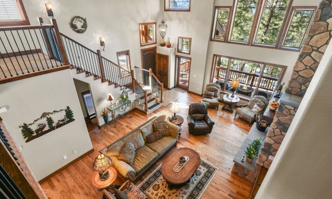 Woodland Park Maison | Private Lux Mtn Estate*Hot tub*