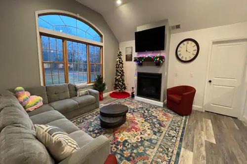 Highland Maison | Private Luxury 4BR Home in Highland Perfect for Family Groups & Nature Lovers