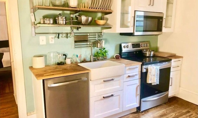 Garden Court Appartement | Private Modern 1 Bedroom - Back Patio, near UPenn