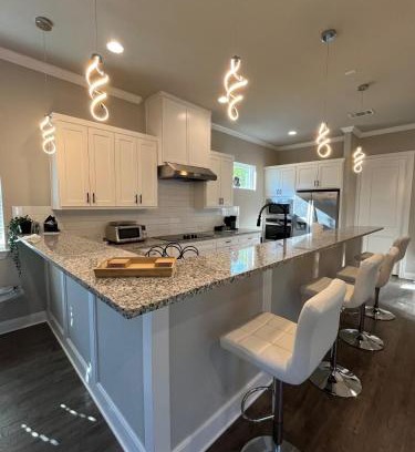 Cedar Creek Maison | Private Modern Urban Retreat