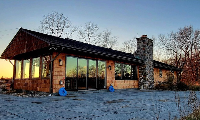 Mt. Bethel Cabine | Private Mountain Cabin on 200 Acre Farm - Delaware Water Gap