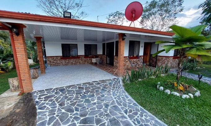 Garabito Maison | Private Mountain House With a Pool