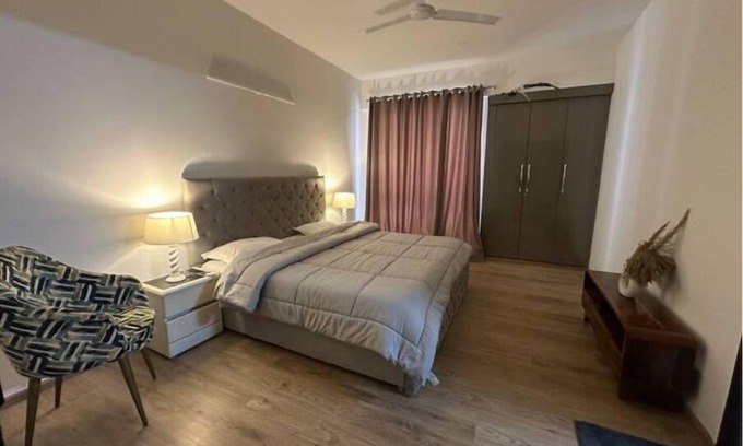 Noida Appartement | Private Oasis Garden Stunning 3 Bedroom Apartment