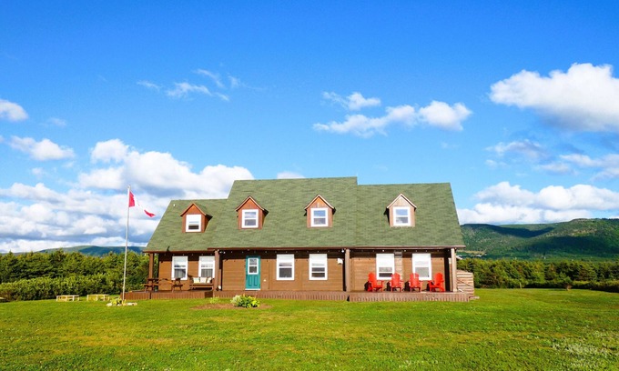 Cabot Trail Cabine | Private Ocean Front & Mountain View Acadian Lodge