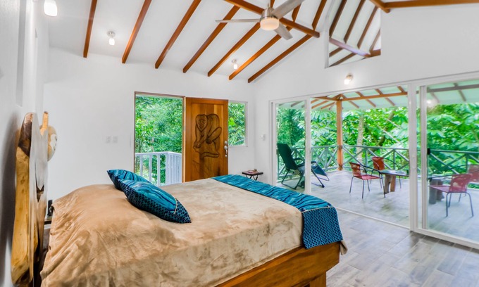 Tres Rios Appartement | Private Off Grid Jungle Bungalow, Natural Pools, Shared Pool & Trails