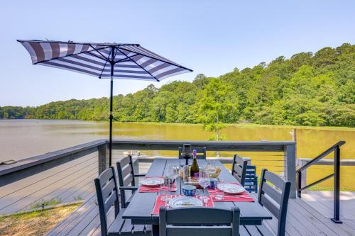 Titus Maison | Private On-Site Boat Dock Cabin on Lake Jordan