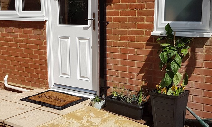 Sandhurst Maison | Private one bedroom bungalow Sandhurst, Berkshire Maximum 3 Guests