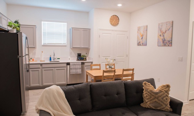 Bartow Appartement | Private One Bedroom Apartment at Bartow