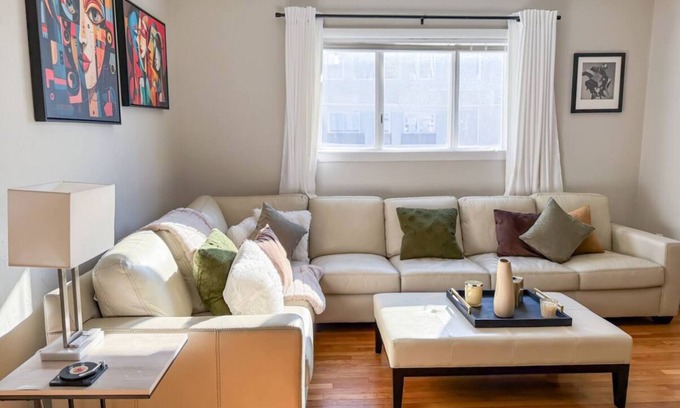 South Boston Maison | Charming 4-bedroom house with DRIVEWAY parking in South Boston.