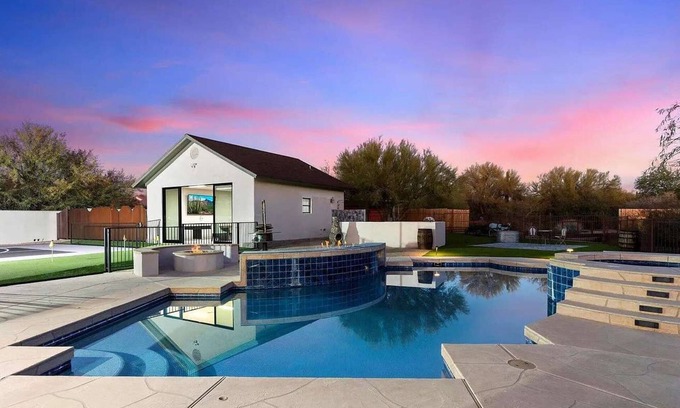 Desert View Village Maison | Private Pickleball Court, Pool heat, Spa & Fire Pit ++