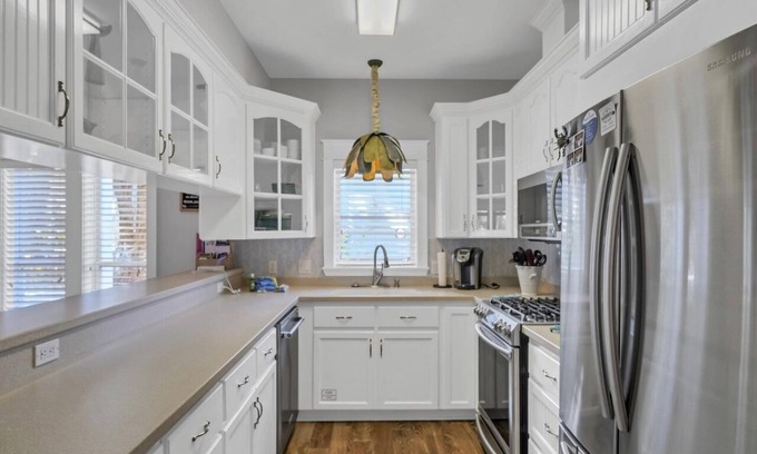 Village of Sugar Beach Maison | HEATED* Private Pool ☀️ 600ft to Beach | Peek-a-boo Ocean View ☀️ Sugar Shack