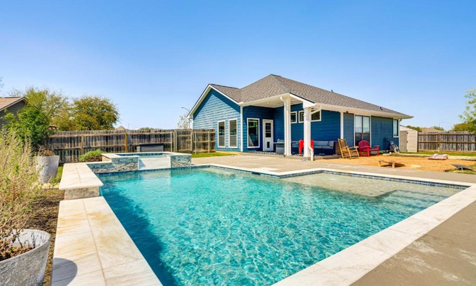 Wellborn Maison | Private Pool and Hot Tub Wild Horse Home!