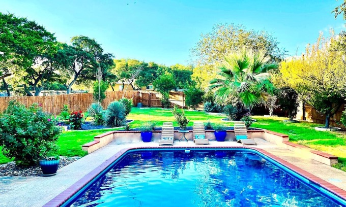 San Antonio Maison | PISCINE PRIVÉE & CABANA! Table de billard / grill / spacieux yd! Emplacement Conv! SLEEPS 17!