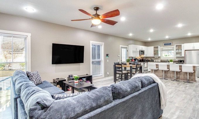 Eden Maison | Private Pool & Game Room: Home Near Savannah