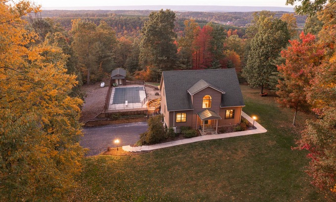Cocolamus Maison | Private Pool + Hot Tub | Susquehanna Getaway