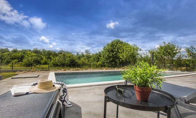 Ripenda Verbanci Appartement | Private Pool with Relaxing Nature View - Apt Mirna
